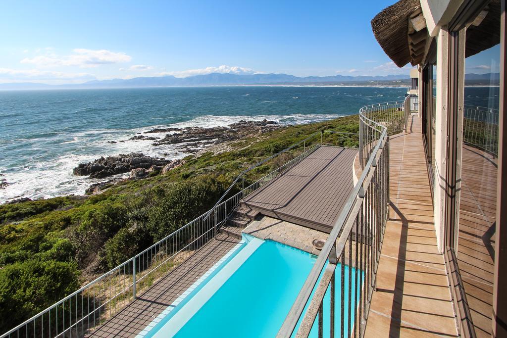 Whale Huys Luxury Oceanfront Eco Villa Гансбай Номер фото